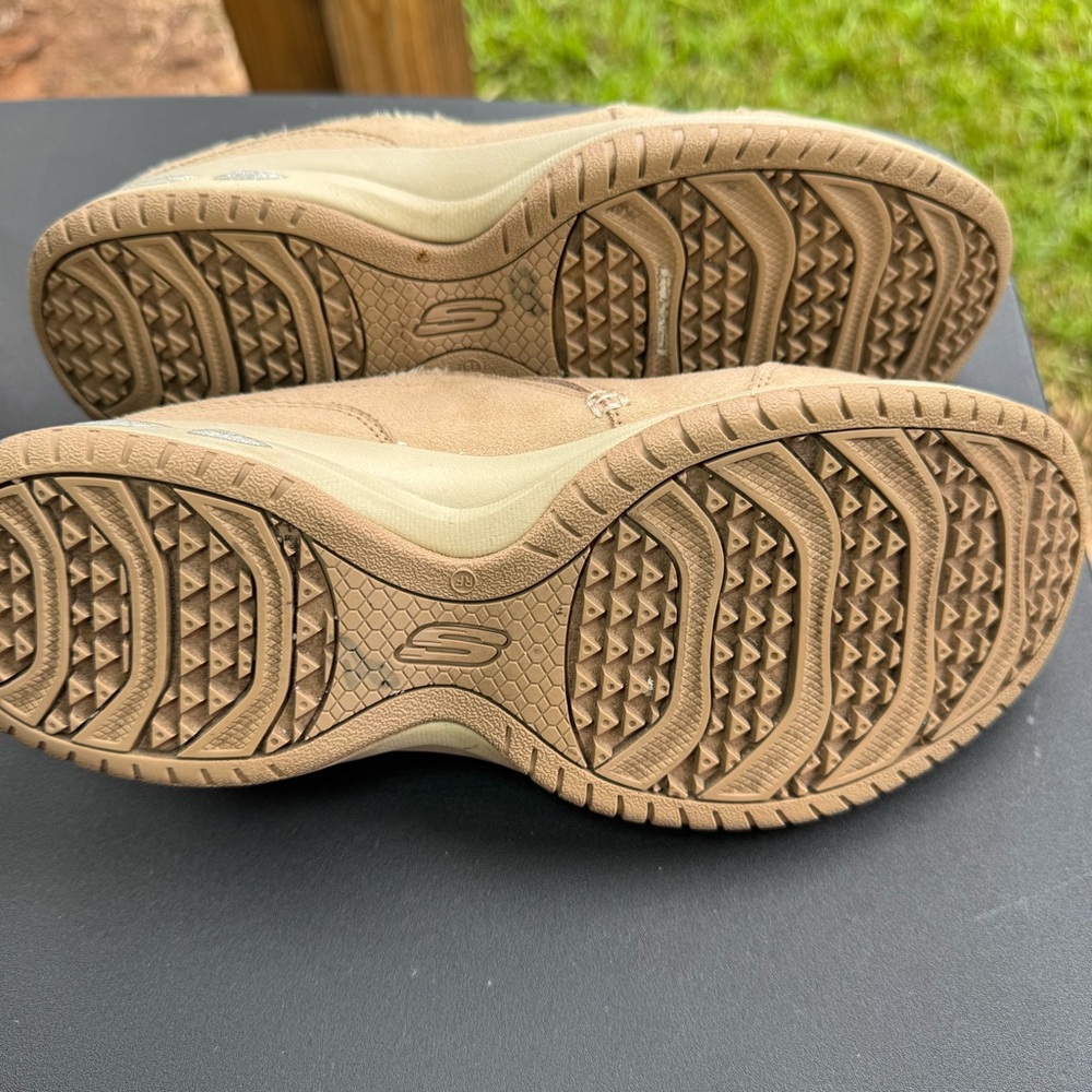 Sketchers Tan Suede Slip-On Clogs Women’s Size 8.5 - Picture 5 of 9
